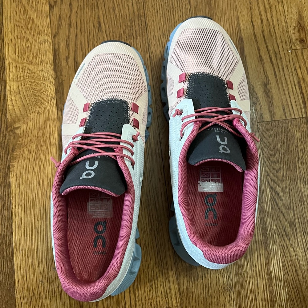 Womens on cloud size 7